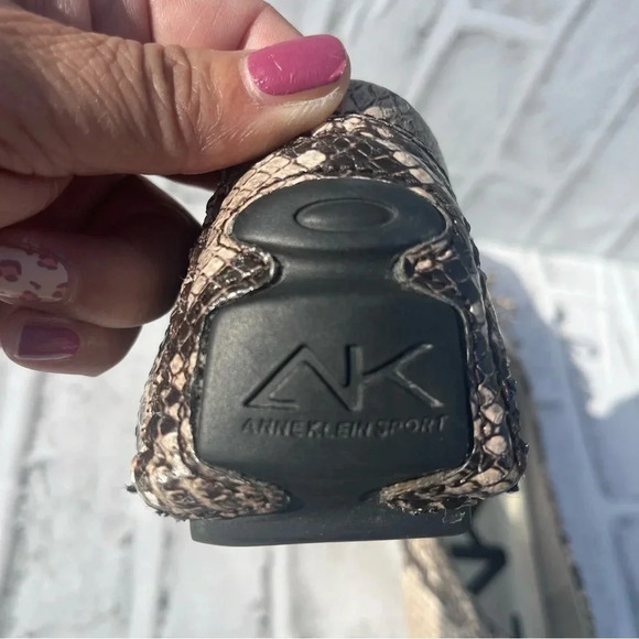 Anne Klein Sport. Snake print flats with bow accent. Size: 9M. Billy Jean style - Picture 9 of 12